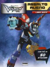 Assalto alieno. Voltron. Legendary defender. Libro gioco. Con adesivi. Ediz. a colori