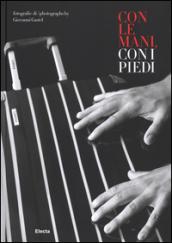 Con le mani e con i piedi. Ediz. italiana e inglese