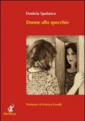 Donne allo specchio