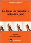 La donna che camminava battendo le mani