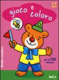 Gioco e coloro. 4-5 anni. Bimbo creativo. Con adesivi