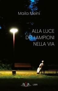 Alla luce dei lampioni nella via