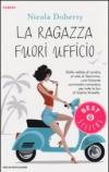 La ragazza fuori ufficio