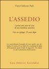 L'assedio. I primi cinque anni di vita di una bambina autistica con un epilogo: quindici anni dopo