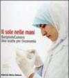 Il sole nelle mani. BariphotoCamera. Uno scatto per l'economia. Catalogo della mostra (Bari, 16 dicembre 2006-13 gennaio 2007)