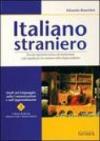 Italiano straniero. Piccolo repertorio storico dei barbarismi e dei significati che mutano nella lingua